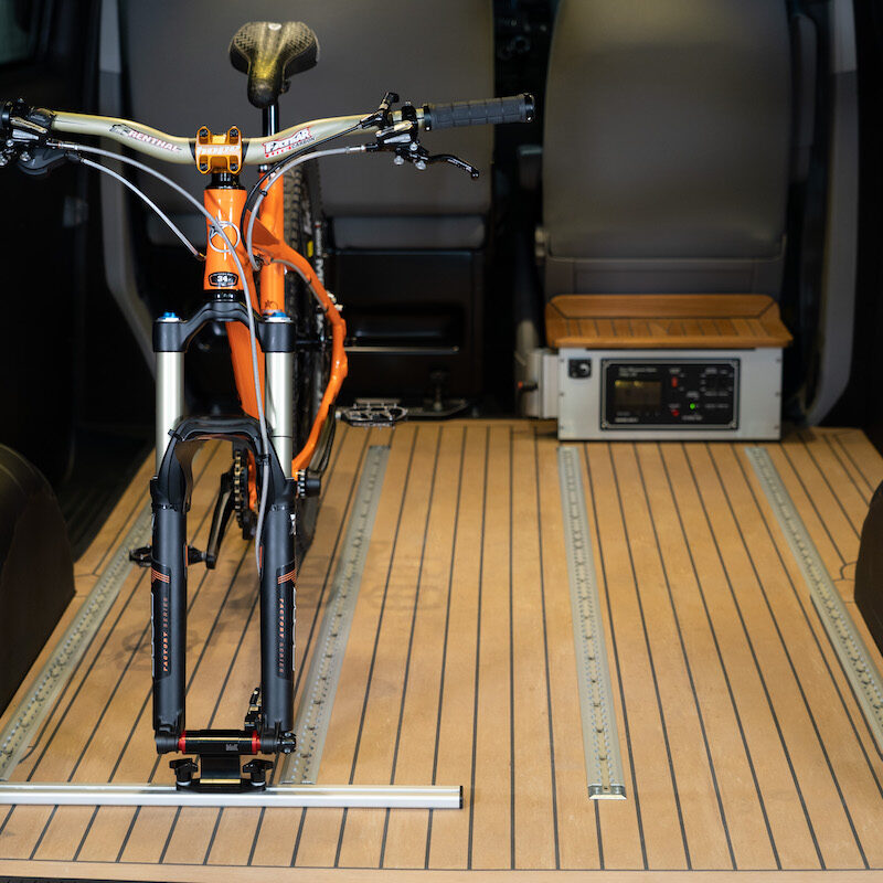 600mm Screw Down Single Slot Rail + (1)Fork Mount